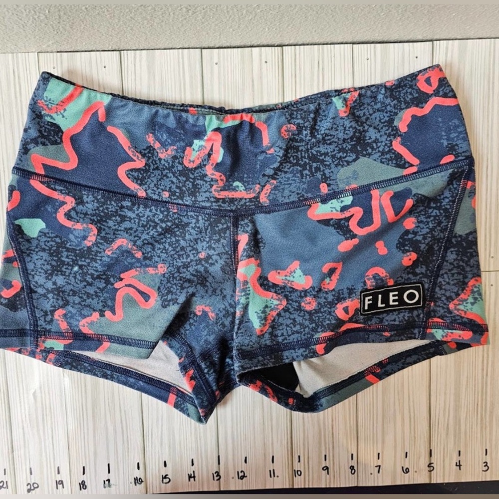 Fleo Pink & Blue geometric design 2.5 in Signature Shorts- Medium